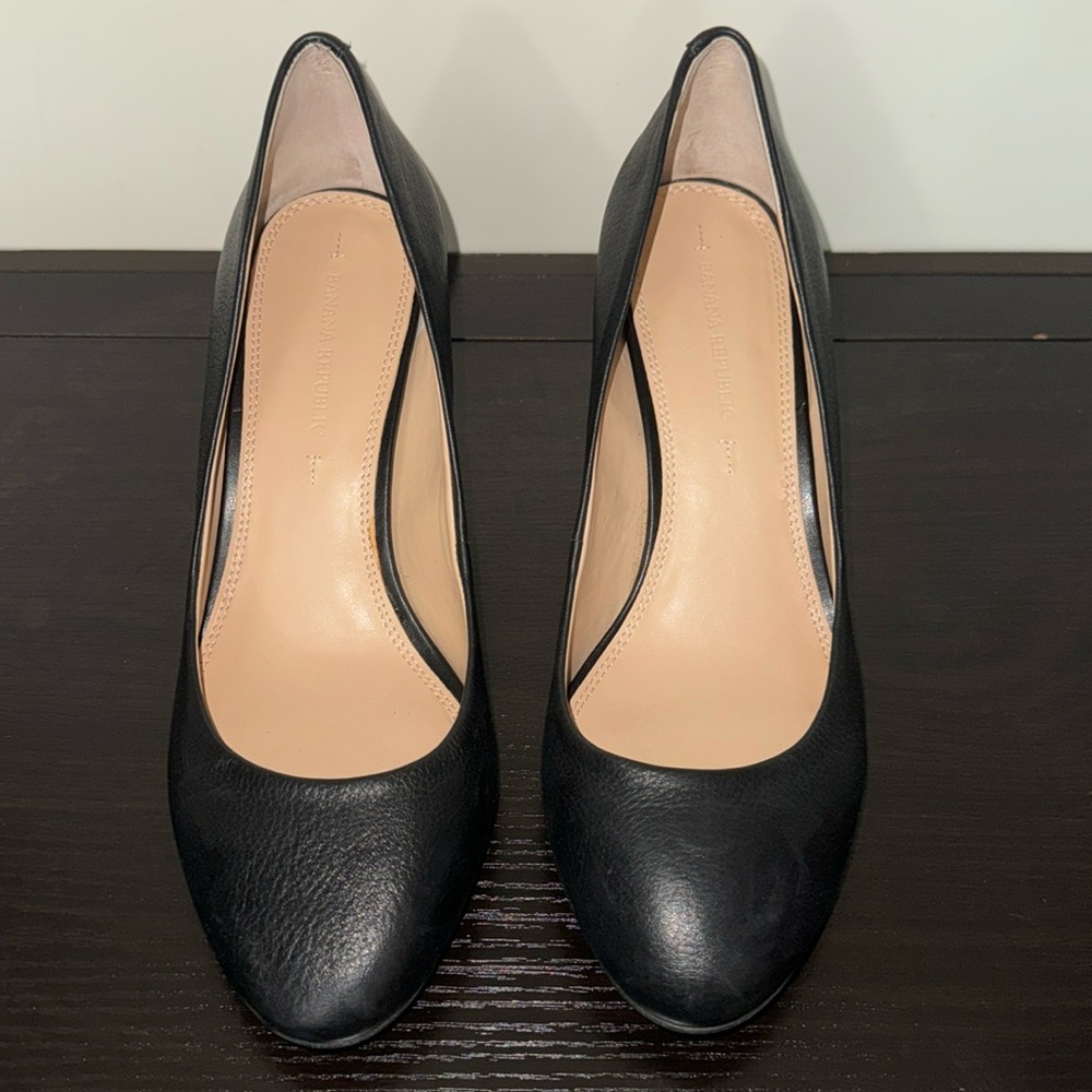 Preloved Banana Republic Pumps